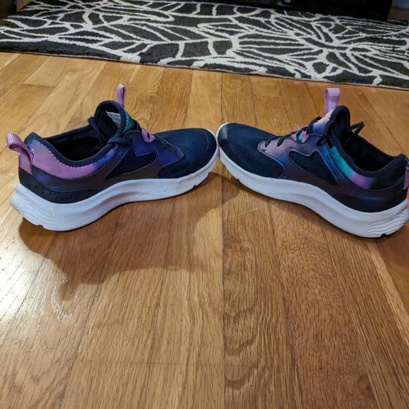 Girls Under Armour Size 5.5 - Picture 3 of 5
